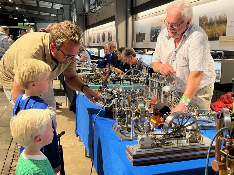 230903 kinderdagen demonstratie stoommodellen foto Sven van der Hart Kinderdagen Stoomtrein Katwijk Leiden